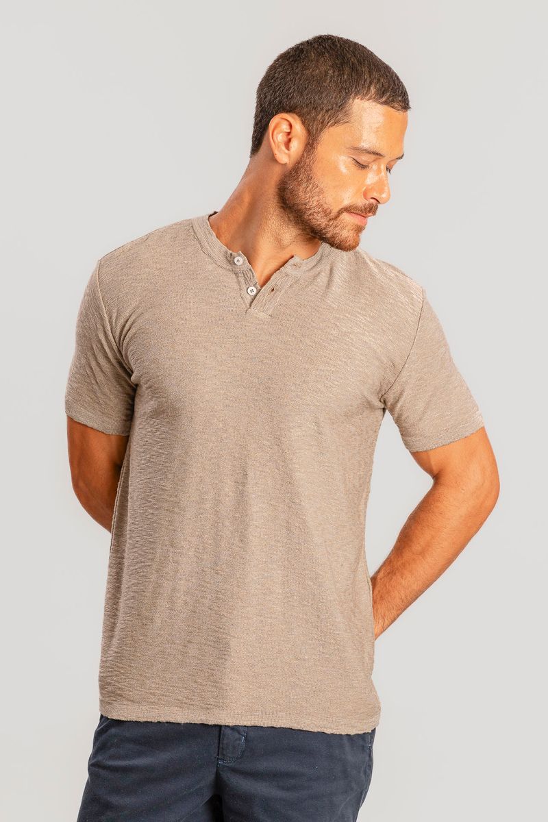 03.04.0002.795-CAMISETA-HENLEY-TRICOT-2-BOTOES-CAQUI-263